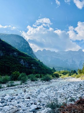 Arnavutluk 'un Arnavut Alpleri' nin Theth köyü. Seyahat konsepti. Arnavutluk 'u ziyaret et. 
