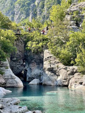Arnavutluk 'un Alpleri, Arnavutluk, Valbone, Theth, Thethi, Avrupa, Theth Ulusal Parkı' ndaki Mavi Göz Gölü. Boşluğu kopyala