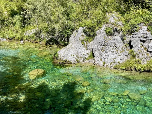 Arnavutluk 'un Alpleri, Arnavutluk, Valbone, Theth, Thethi, Avrupa, Theth Ulusal Parkı' ndaki Mavi Göz Gölü. Boşluğu kopyala