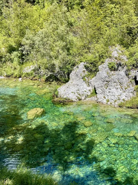 Arnavutluk 'un Alpleri, Arnavutluk, Valbone, Theth, Thethi, Avrupa, Theth Ulusal Parkı' ndaki Mavi Göz Gölü. Boşluğu kopyala