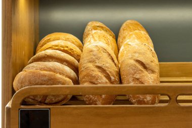 Mısır gevreğinden taze ekmek ve fırında tohum. Yiyecek konsepti . 