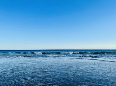 Praia Dos Tres Irmaos Sahili - Algarve Bölgesi, Portekiz, Avrupa. Yaz tatili konsepti. Güzel gün batımı. 