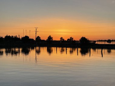 Güzel günbatımı arka planı. Yaz tatili konsepti. Boşluğu kopyala 