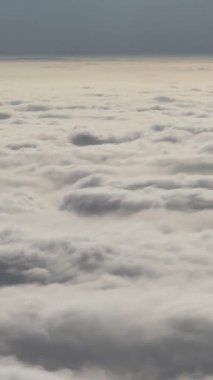 Tiran 'dan İzmir' e giden uçak penceresinden bak. Yüksek kaliteli FullHD görüntüler. Video