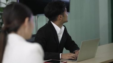 Asya İş Takımı Ofiste Toplantıya Katıldı