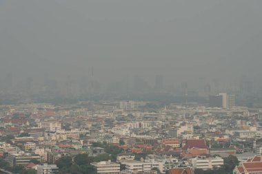 Bangkok ve Chao Phraya Nehri Şehir ve Skyline Tehlikeli Seviyenin Üzerinde PM2.5 Kirliliği Gününde.