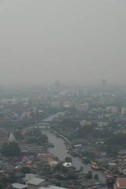 Bangkok ve Chao Phraya Nehri Şehir ve Skyline Tehlikeli Seviyenin Üzerinde PM2.5 Kirliliği Gününde.