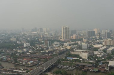 Bangkok ve Chao Phraya Nehri Şehir ve Skyline Tehlikeli Seviyenin Üzerinde PM2.5 Kirliliği Gününde.