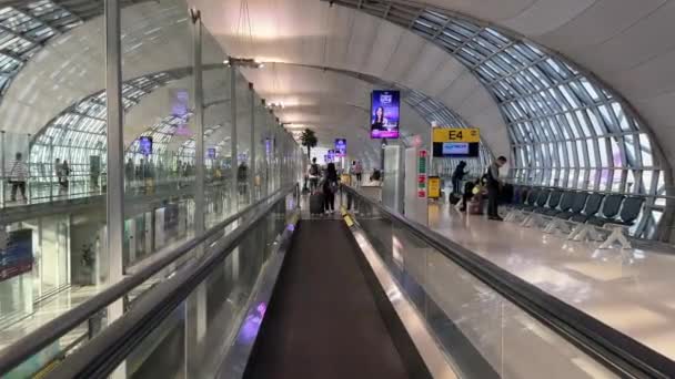 Passerella Porta Partenza All Aeroporto Suvarnabhumi — Video Stock