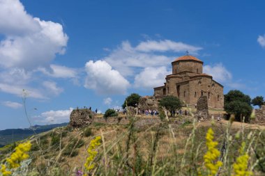 Jvari Manastırı, Gürcü Ortodoks Kilisesi Yazın