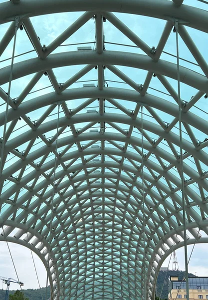 ジョージア平和橋の屋根の建築 — ストック写真