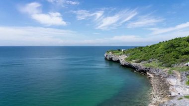 Chong Isariyabhorn veya Chong Kao Kad, Koh Sichang, Chonburi, Tayland