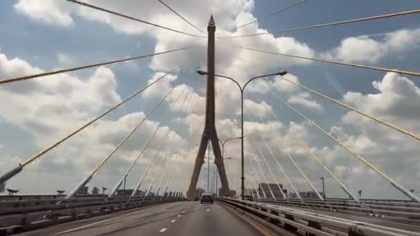 Pov Strzał Mostu Rama Viii Przedniej Szyby Samochodu Podczas Jazdy — Wideo stockowe