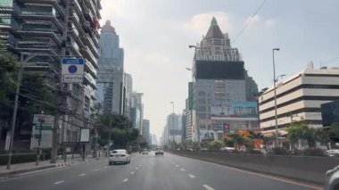 Bangkok Tayland - 1 Ocak 2025 Bangkok Tayland şehir merkezinde trafik
