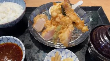 Lezzetli Tempura Seti 'nin Pan Görünümü