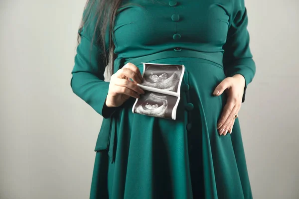 Zwangere Vrouw Hand Echografie Foto Van Baby Stockafbeelding