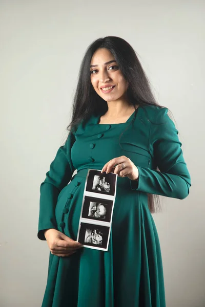 Těhotná Žena Ruka Ultrazvuk Obrázek Dítěte — Stock fotografie