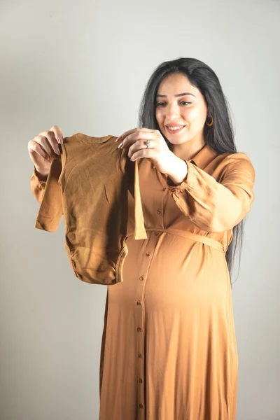 Mladá Těhotná Žena Ruka Bodysuit — Stock fotografie