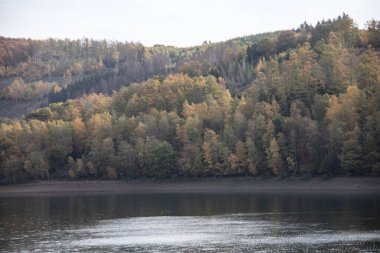 Kurak dönemlerde Siegerland 'daki baraj.