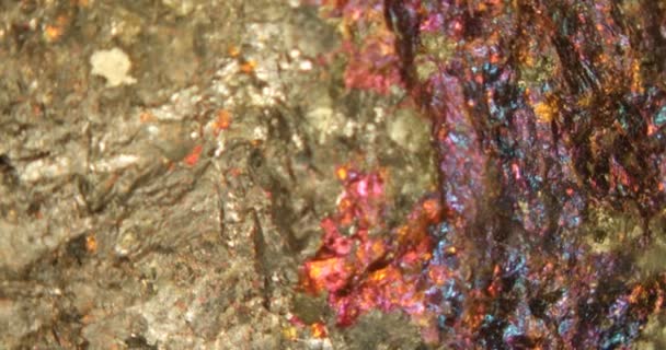 Mineral Grava Cobre Color Con Colores Iridiscentes — Vídeos de Stock
