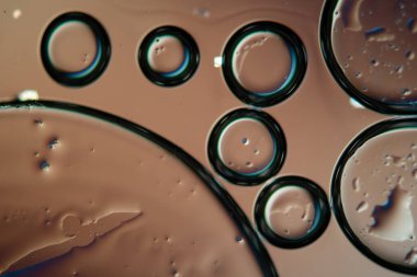 Sabun köpükleri yüksek büyütmede çarpışır