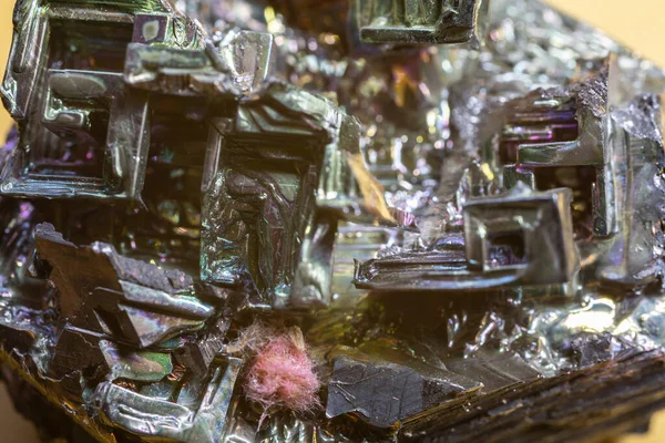 Ιριδίζοντες Κρύσταλλοι Βισμούθιου Κοντινό Πλάνο — Φωτογραφία Αρχείου