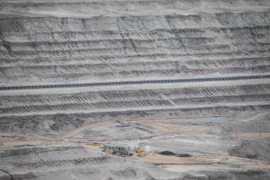 Almanya 'nın Hambach Ormanı' ndaki açık maden ocaklarında linyit madenciliği