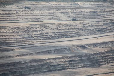 Almanya 'nın Hambach Ormanı' ndaki açık maden ocaklarında linyit madenciliği