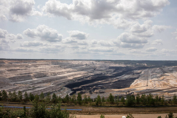 Добыча нита в шахтах в Хамбахском лесу, Германия