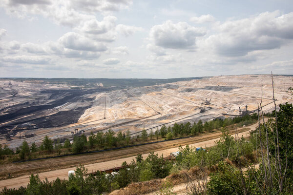 Добыча нита в шахтах в Хамбахском лесу, Германия