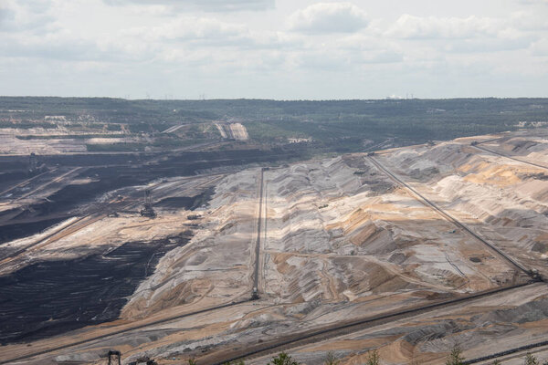 Добыча нита в шахтах в Хамбахском лесу, Германия
