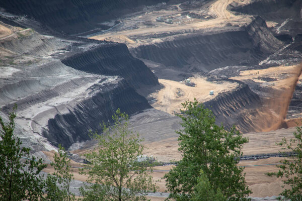 Добыча нита в шахтах в Хамбахском лесу, Германия