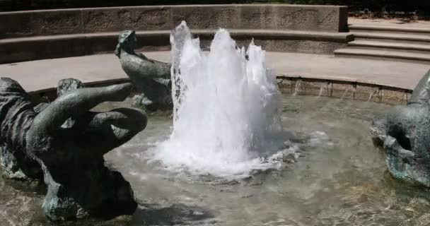 Fountain Front Old Opera Frankfurt — Vídeo de stock
