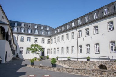 Abbey St. Michael Siegburg 'da, Almanya yazın