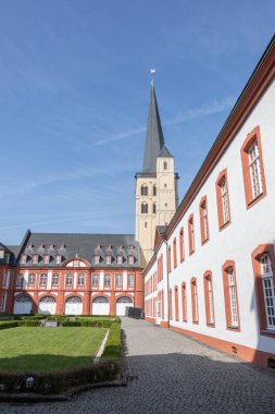Köln yakınlarındaki Brauweiler Manastırı