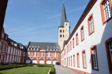 Köln yakınlarındaki Brauweiler Manastırı