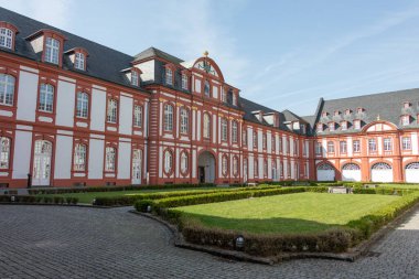 Köln yakınlarındaki Brauweiler Manastırı