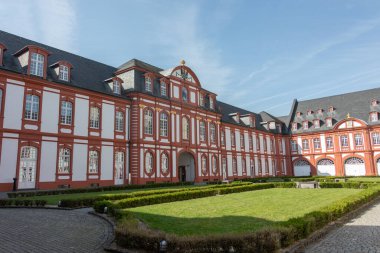 Köln yakınlarındaki Brauweiler Manastırı