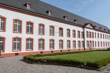 Köln yakınlarındaki Brauweiler Manastırı