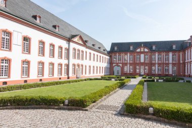Köln yakınlarındaki Brauweiler Manastırı