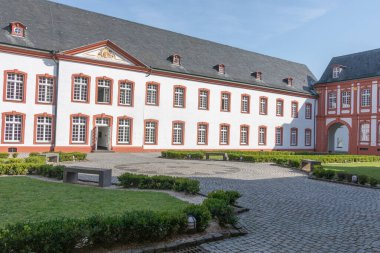 Köln yakınlarındaki Brauweiler Manastırı