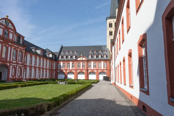 Köln yakınlarındaki Brauweiler Manastırı