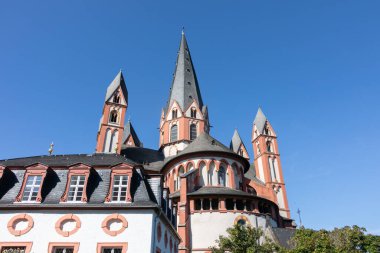 Piskopos koltuğu olarak Limburg Katedrali