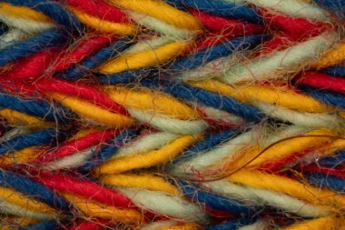 Renkli yün örgü süveter.