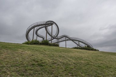 Duisburg 'daki Kaplan ve Kaplumbağa Anıtı, Ruhr bölgesinin sembolü.