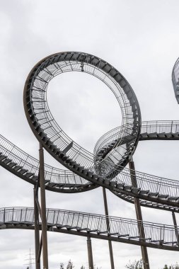 Duisburg 'daki Kaplan ve Kaplumbağa Anıtı, Ruhr bölgesinin sembolü.