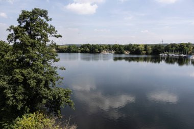 Duisburg, NRW, Almanya 'da yerel bir dinlenme alanı olarak altı göl plakası