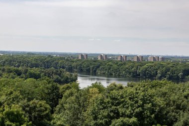 Duisburg, NRW, Almanya 'da yerel bir dinlenme alanı olarak altı göl plakası