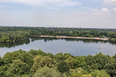 Duisburg, NRW, Almanya 'da yerel bir dinlenme alanı olarak altı göl plakası