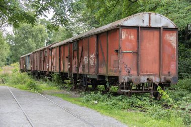 Demiryolu yük vagonları dinleniyor.